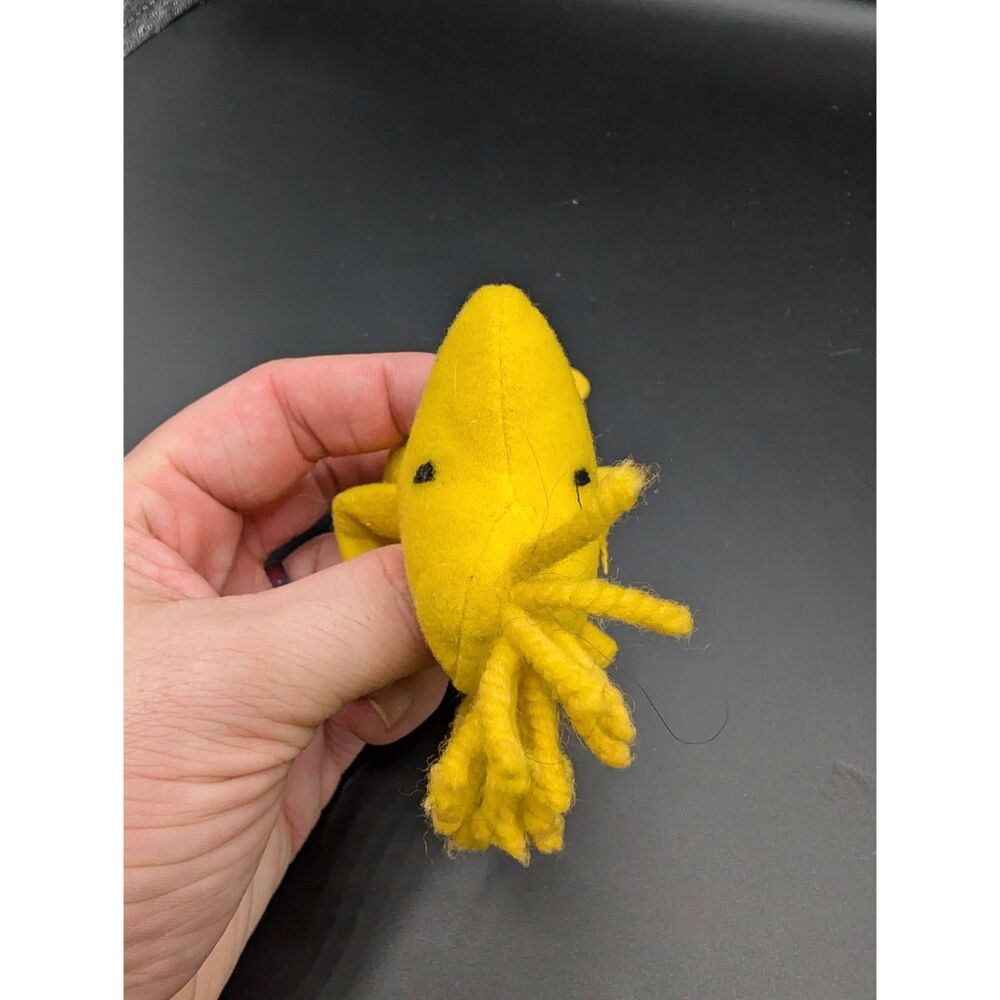 Wendy's Kid's Meal Peanuts Bird" Woodstock" Plush Yellow 5"